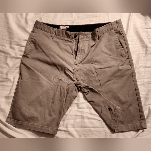 Volcom Men's Walking Shorts - Picture 1 of 5